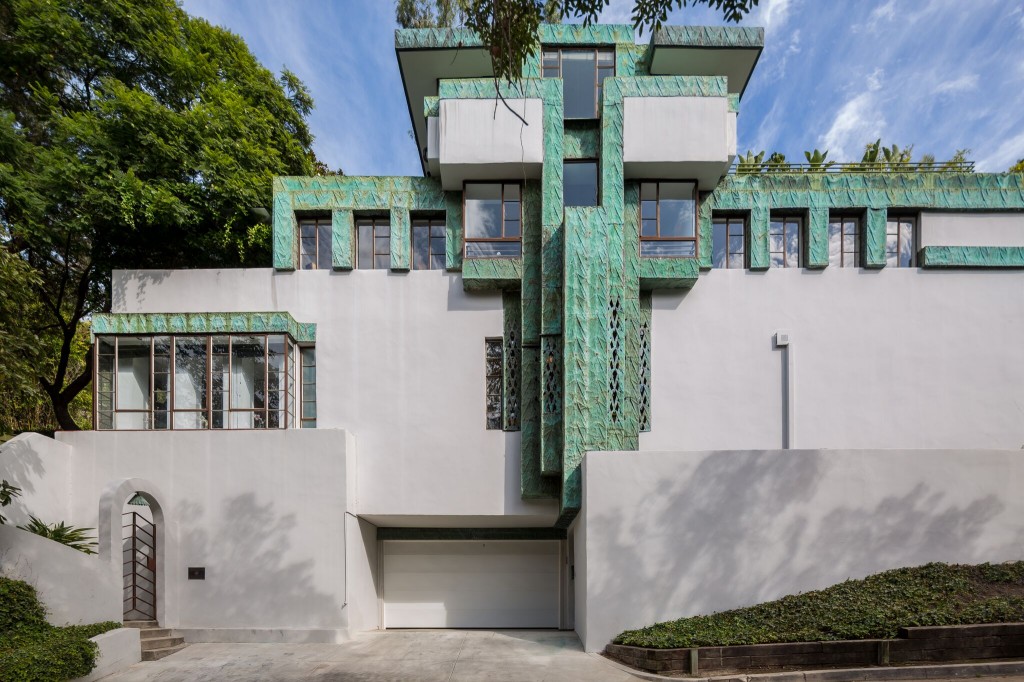Architectual Masterpiece: Frank Lloyd Wright Jr’s Samuel-Novarro House