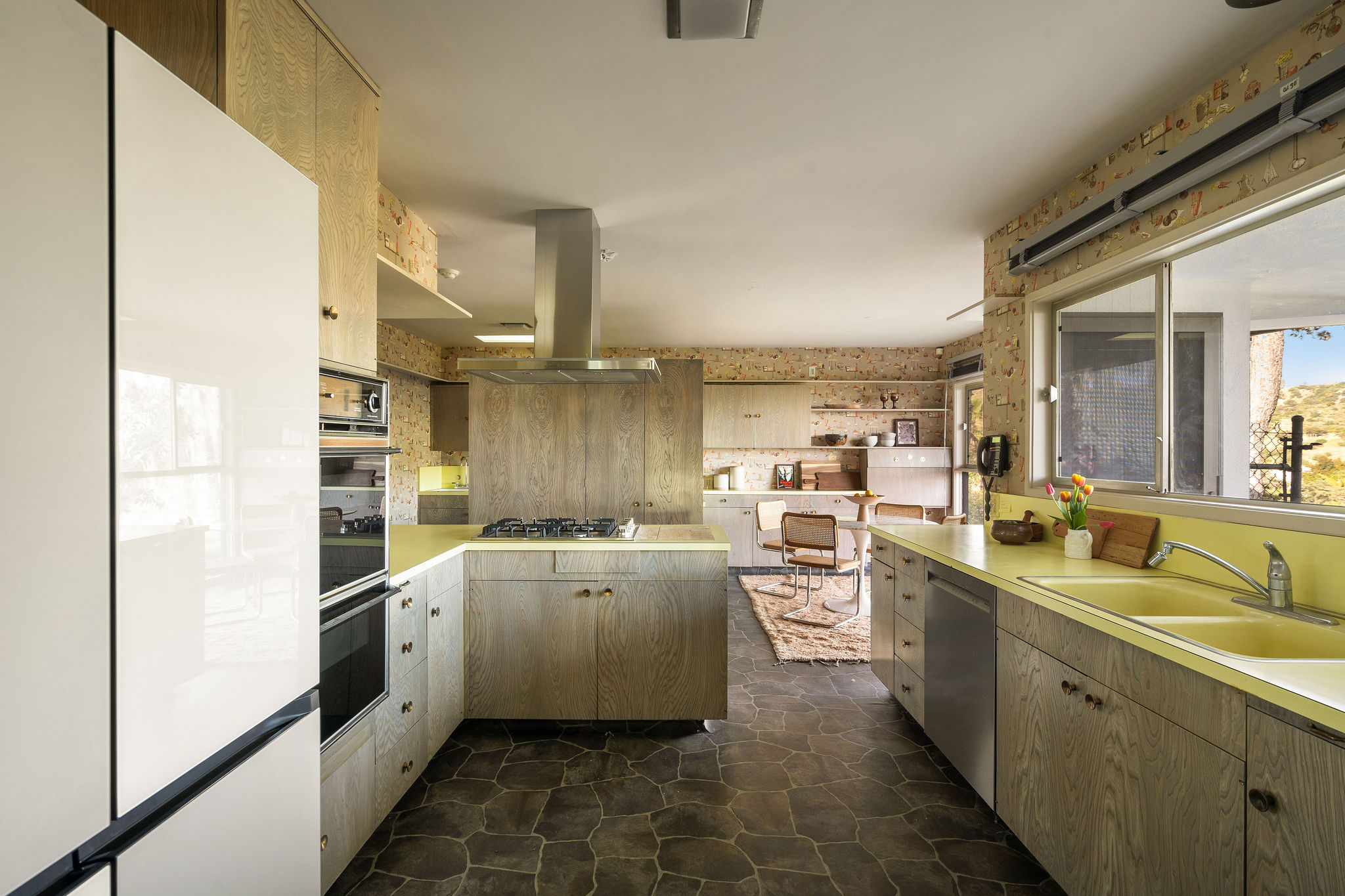 <?php the_title(); ?> - Gallery