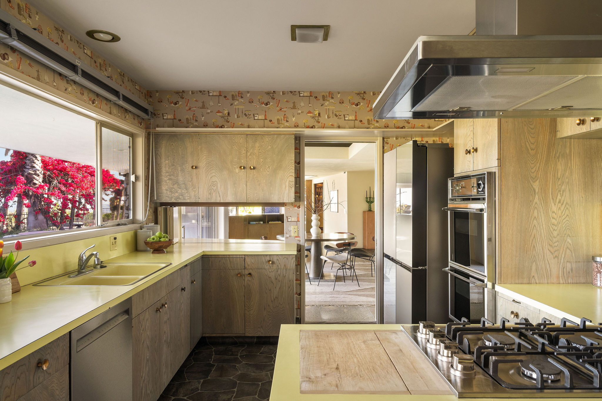 <?php the_title(); ?> - Gallery