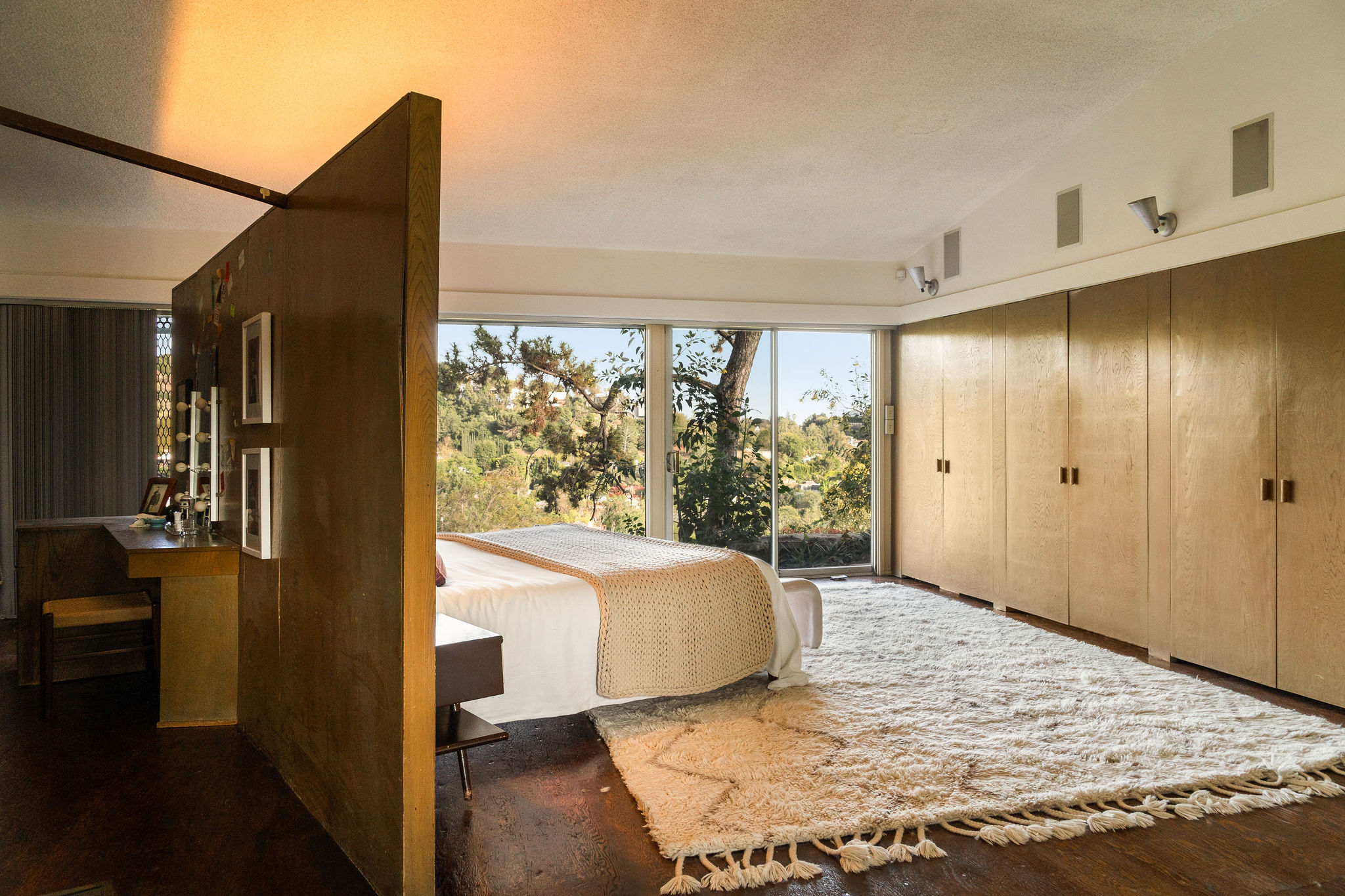 <?php the_title(); ?> - Gallery