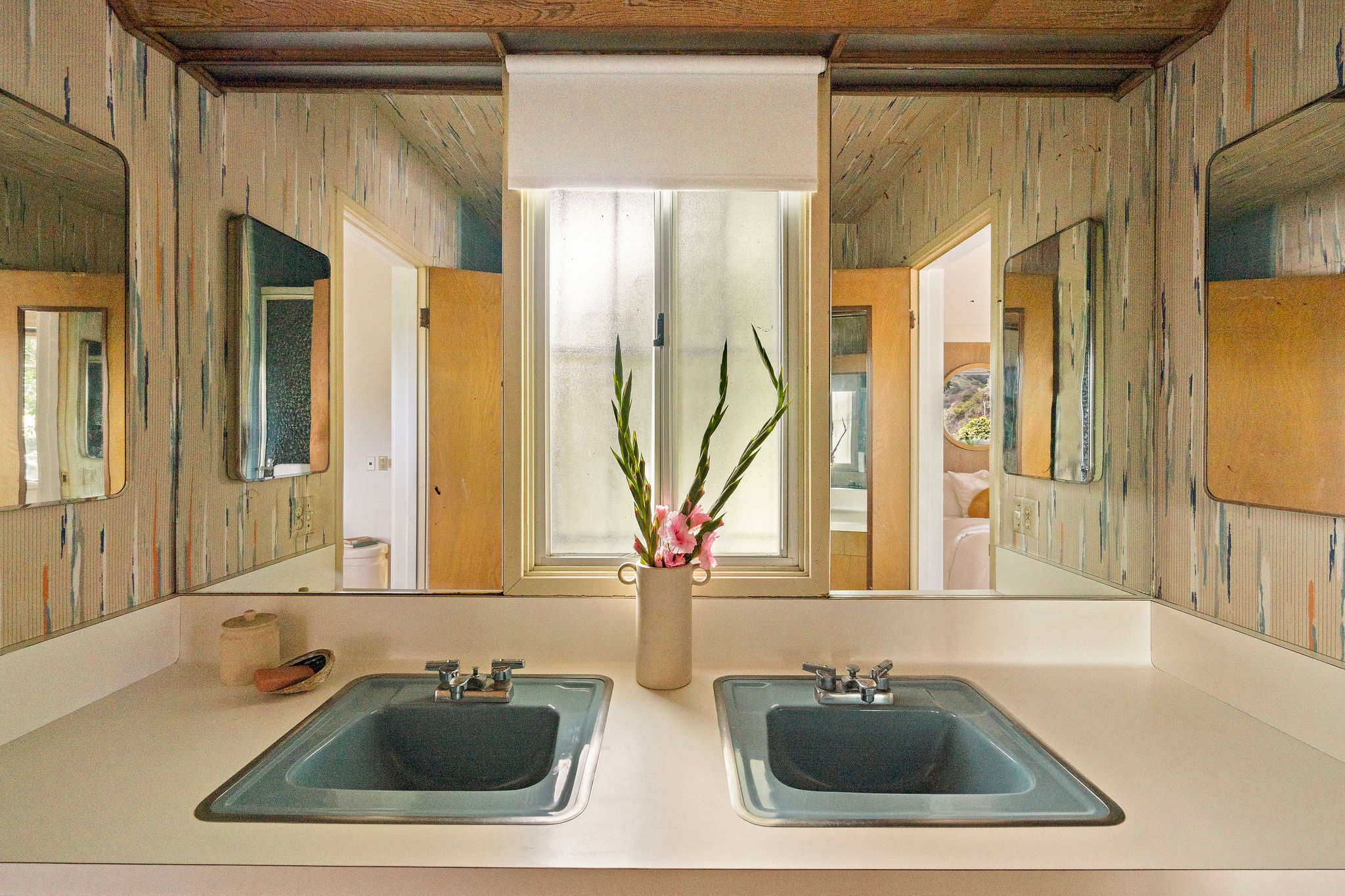 <?php the_title(); ?> - Gallery