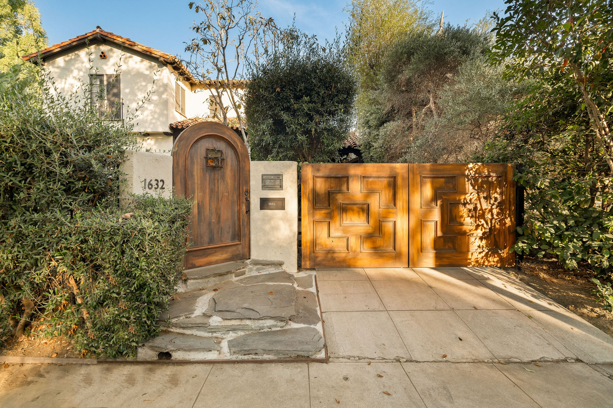 <?php the_title(); ?> - Gallery