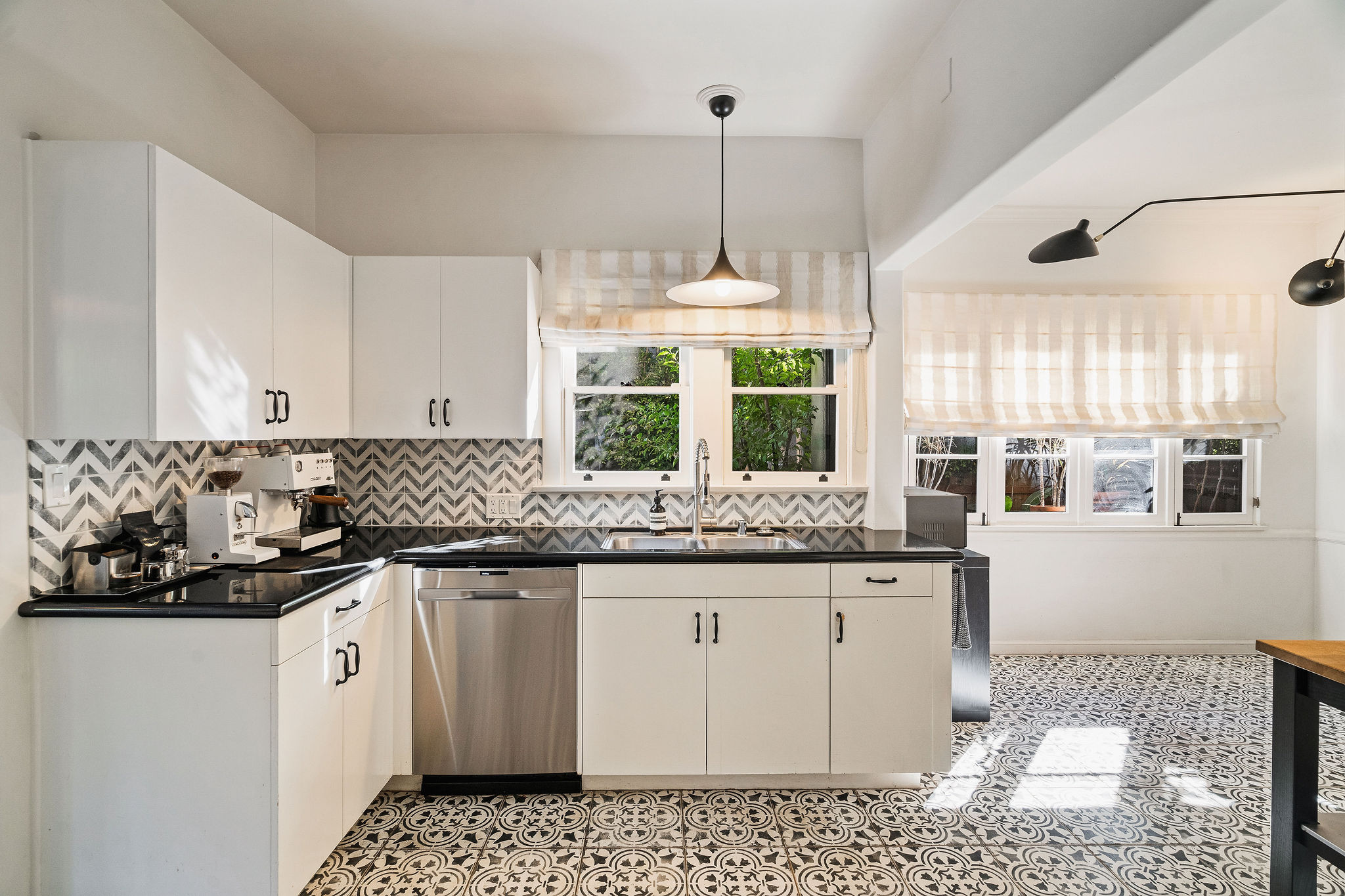 <?php the_title(); ?> - Gallery