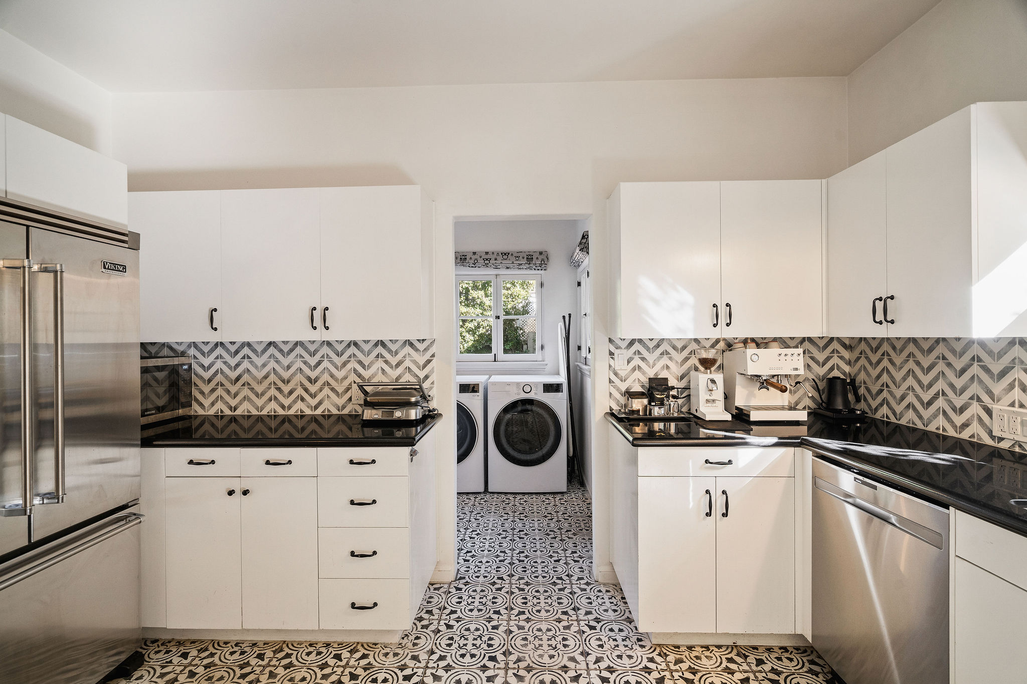 <?php the_title(); ?> - Gallery