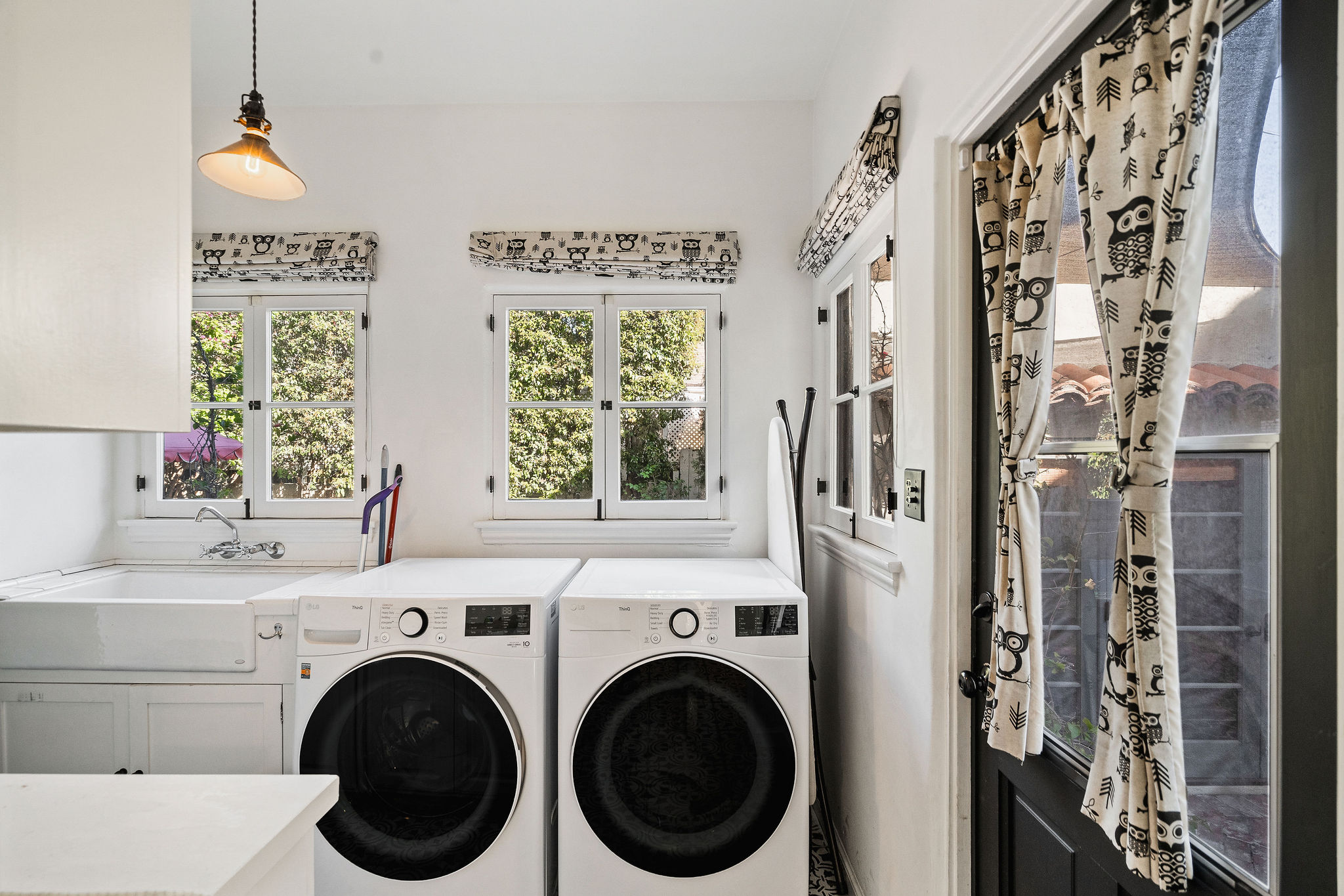 <?php the_title(); ?> - Gallery