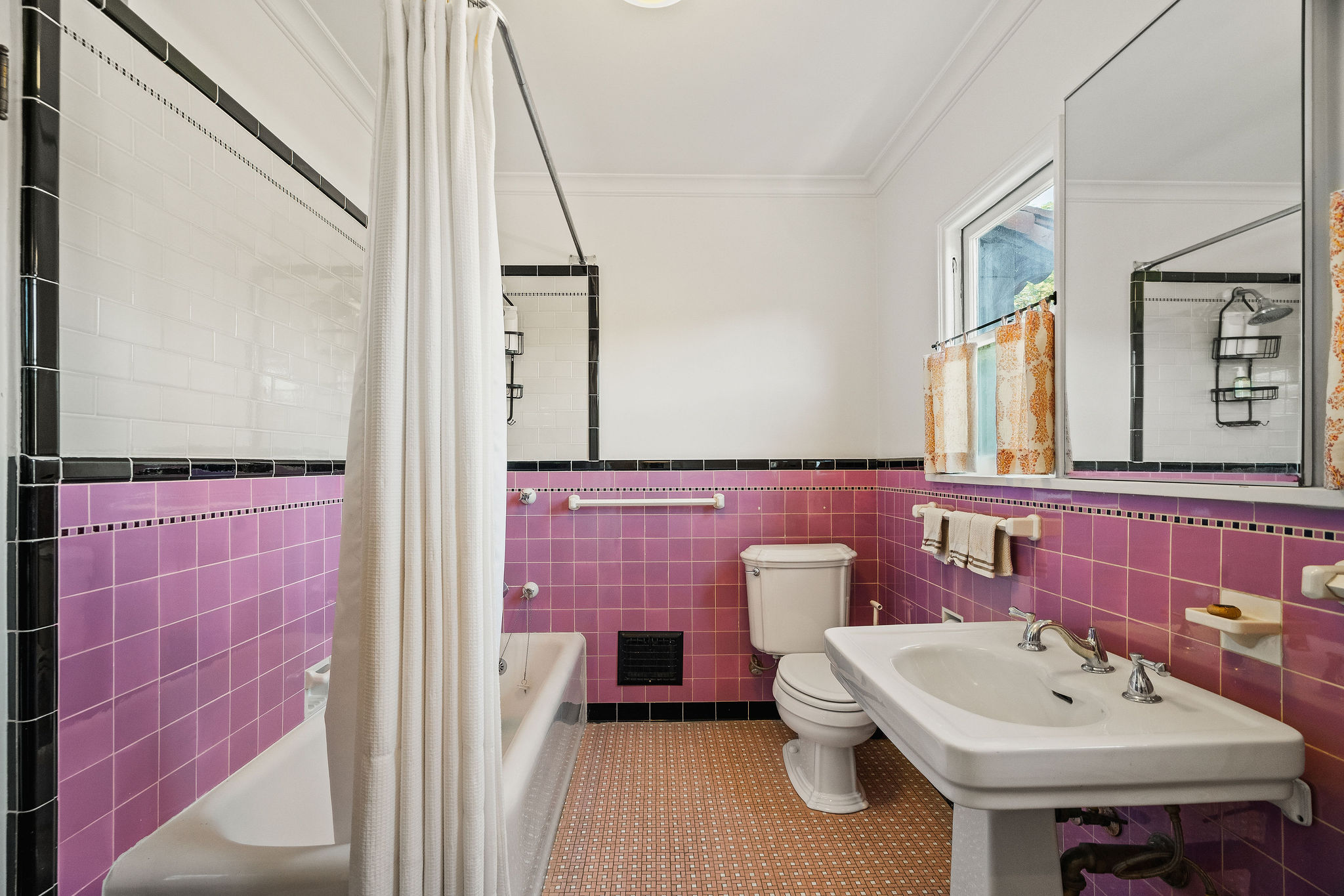 <?php the_title(); ?> - Gallery