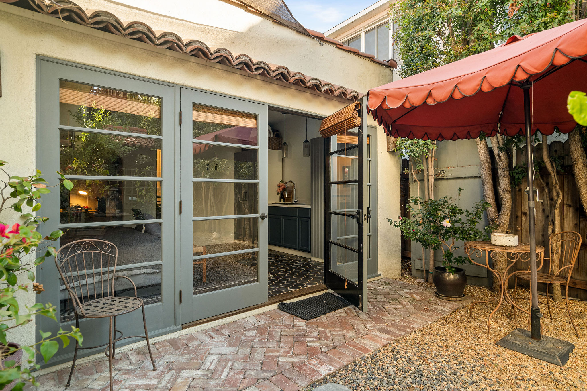 <?php the_title(); ?> - Gallery