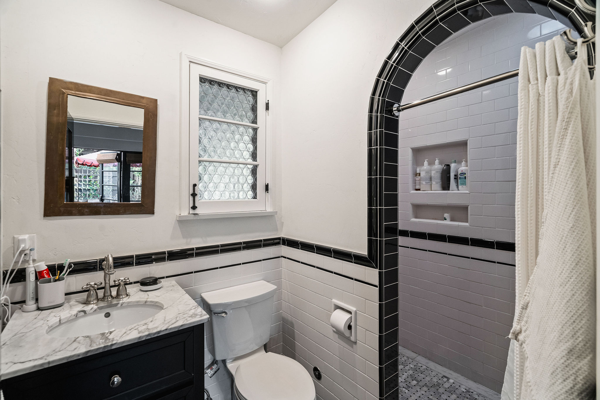 <?php the_title(); ?> - Gallery