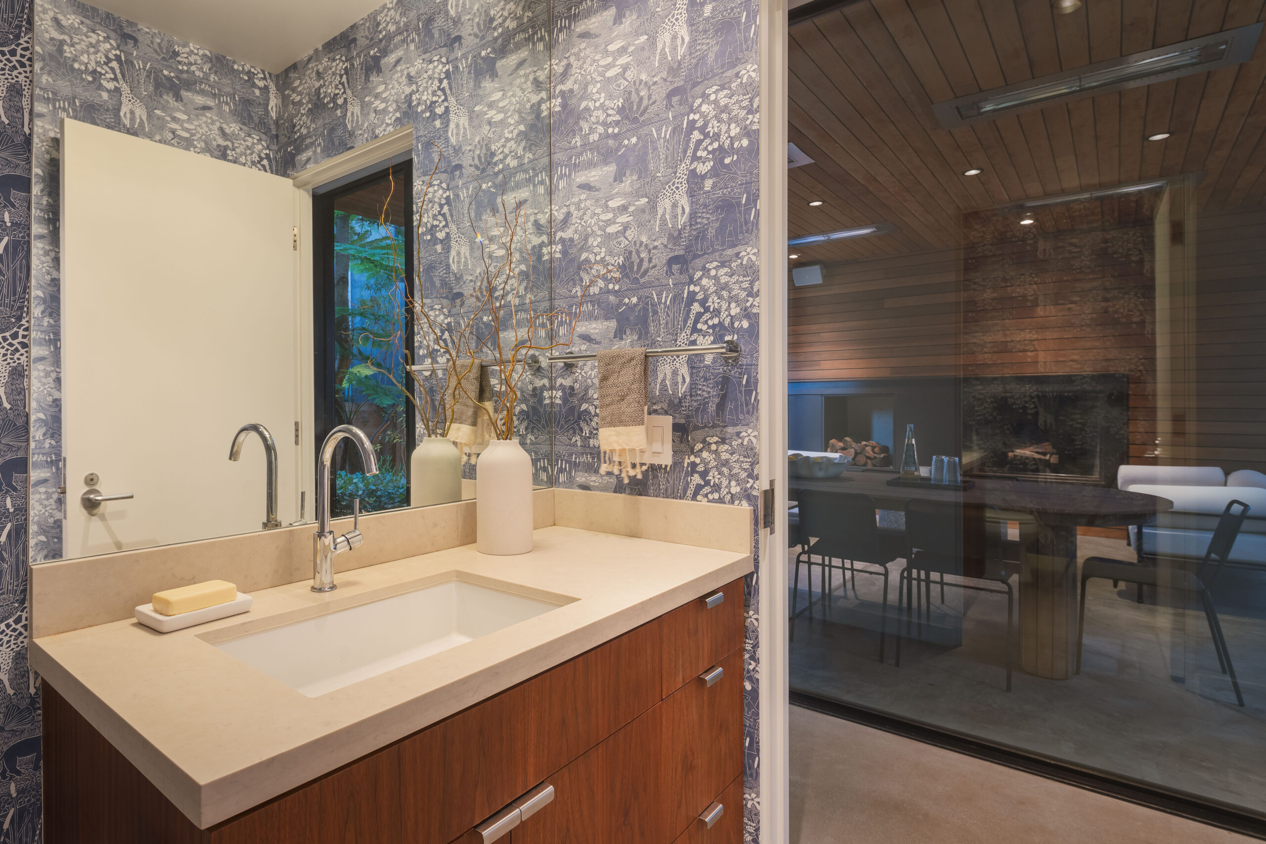 <?php the_title(); ?> - Gallery