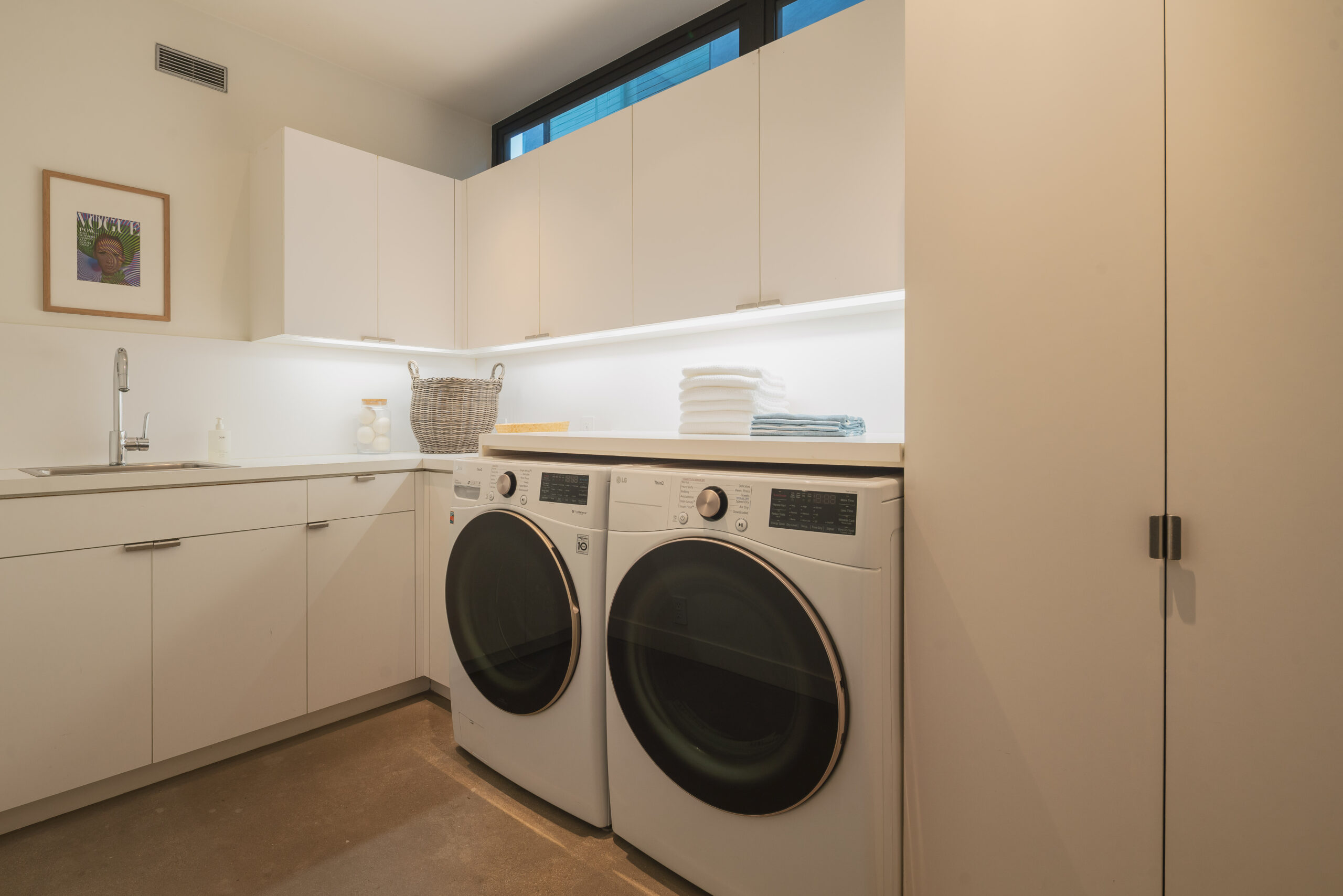 <?php the_title(); ?> - Gallery