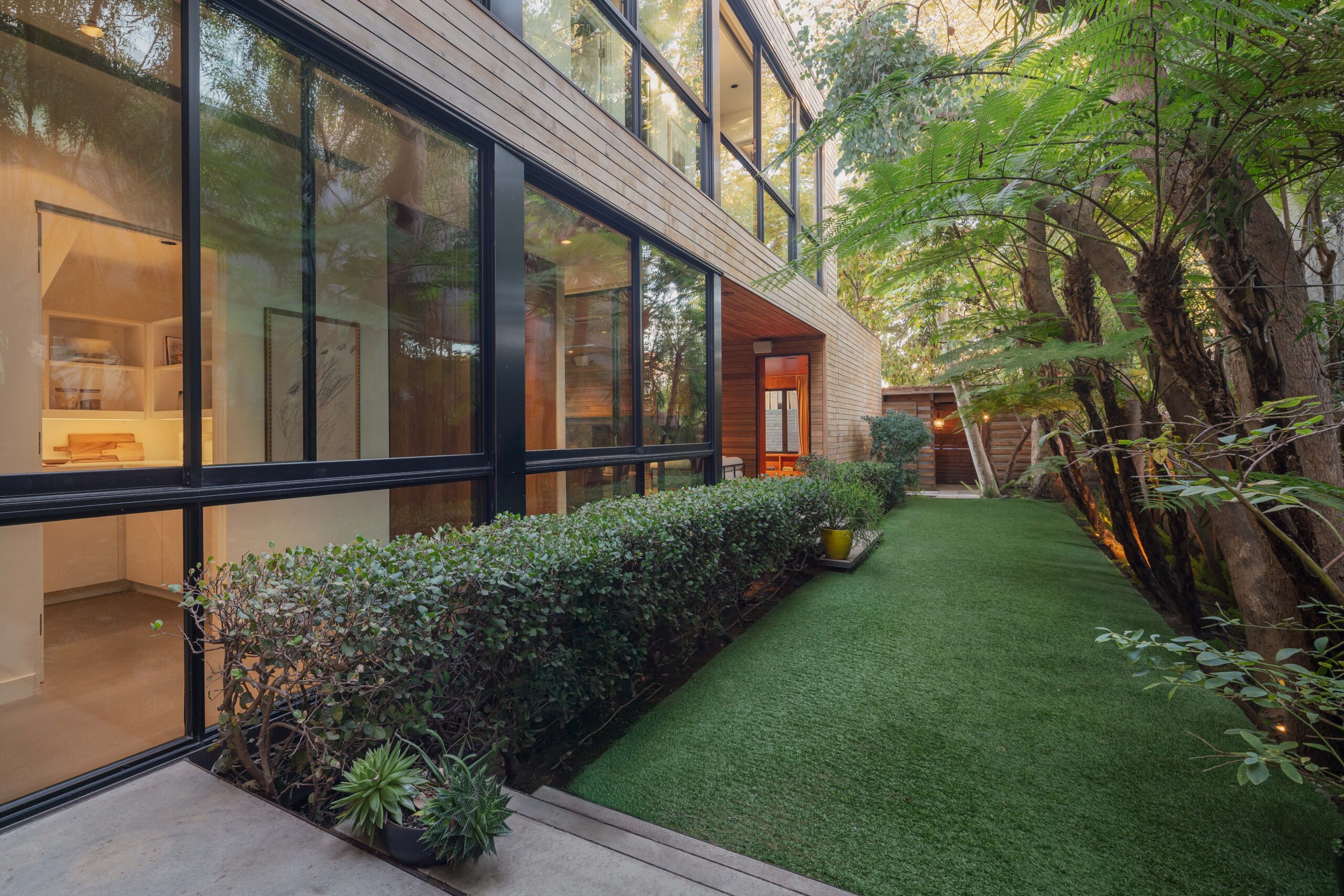 <?php the_title(); ?> - Gallery