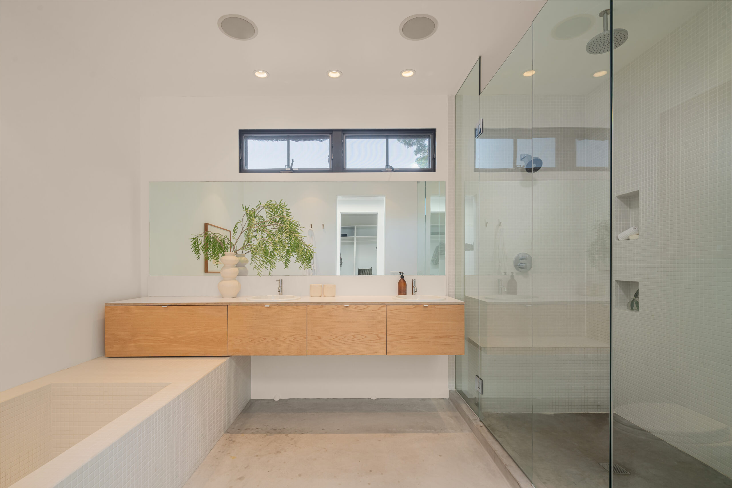 <?php the_title(); ?> - Gallery