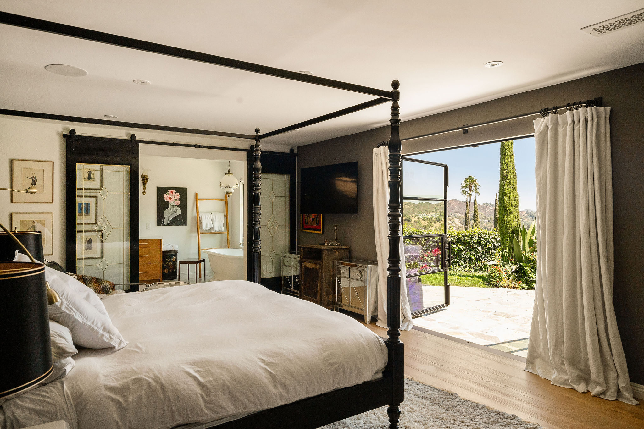 <?php the_title(); ?> - Gallery