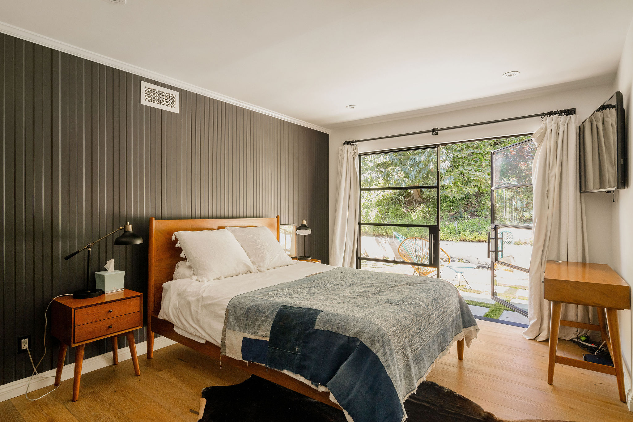 <?php the_title(); ?> - Gallery