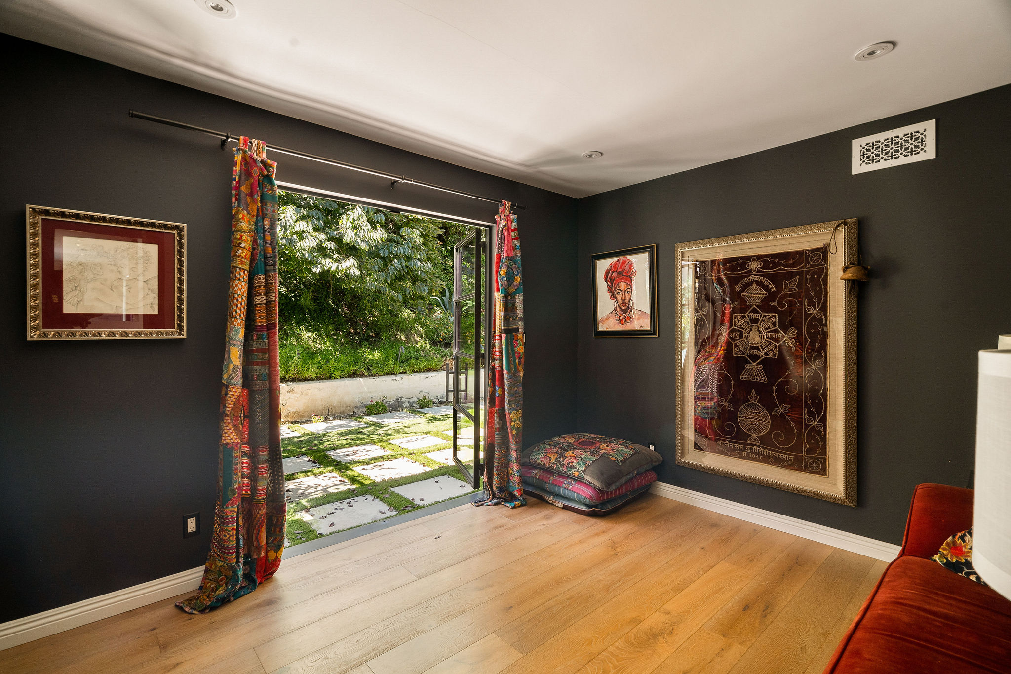 <?php the_title(); ?> - Gallery