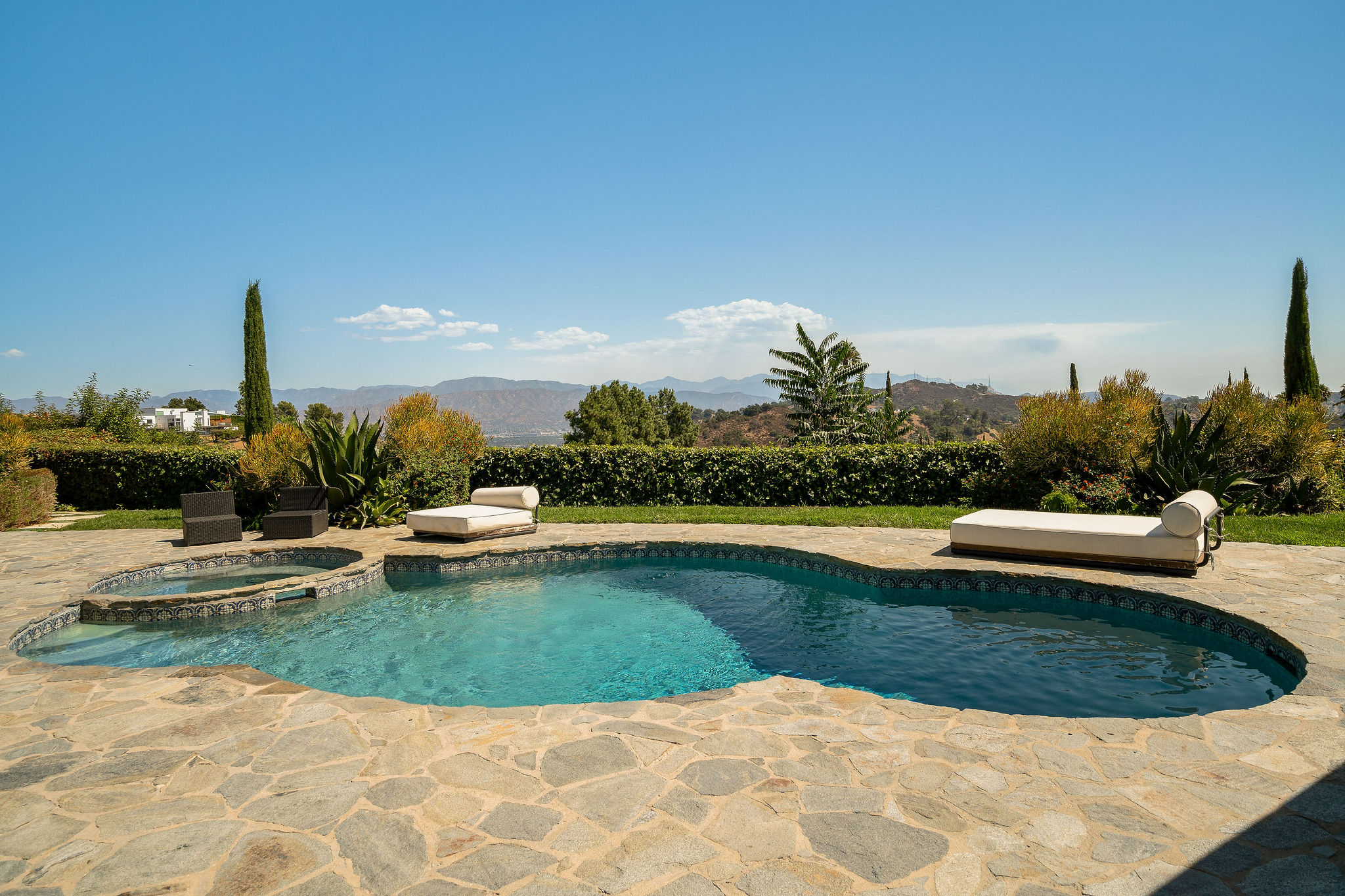 <?php the_title(); ?> - Gallery