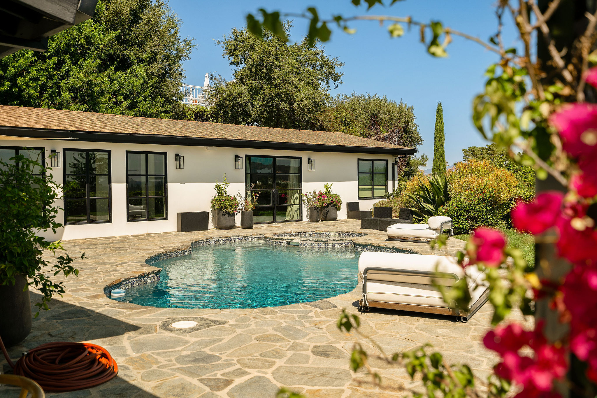 <?php the_title(); ?> - Gallery