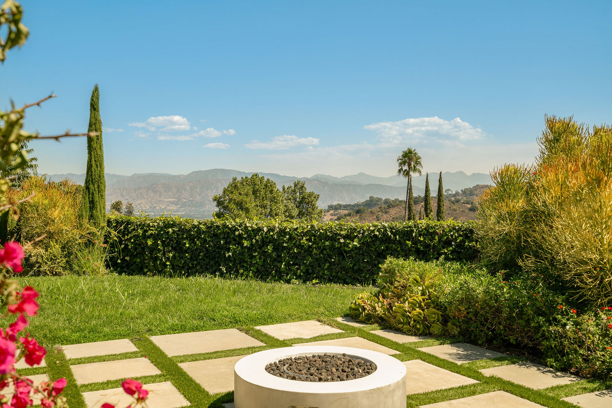 <?php the_title(); ?> - Gallery