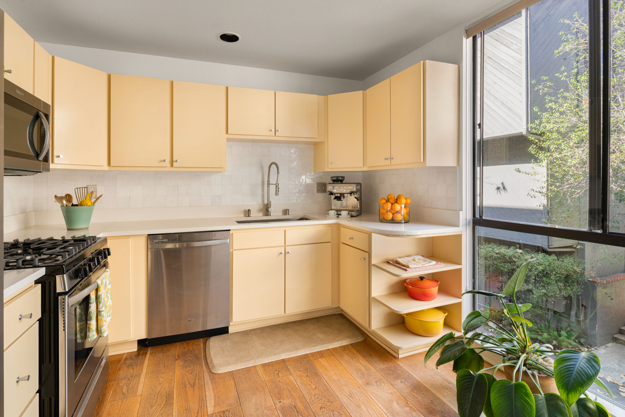 <?php the_title(); ?> - Gallery