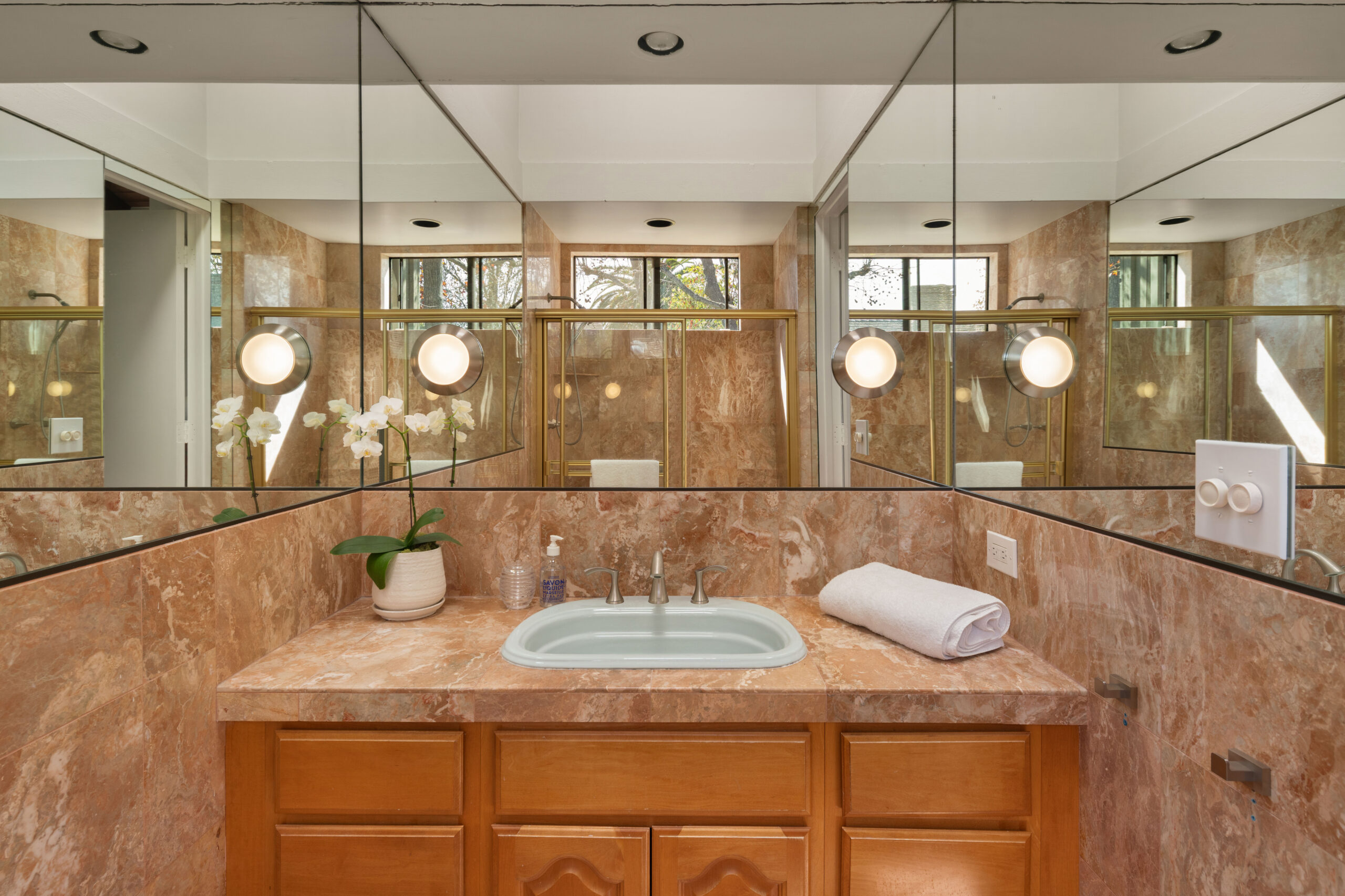 <?php the_title(); ?> - Gallery