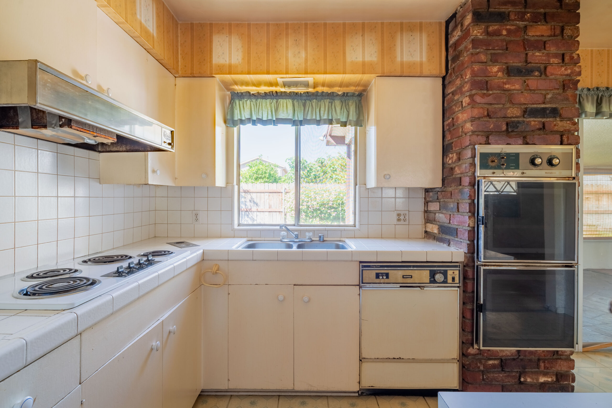 <?php the_title(); ?> - Gallery