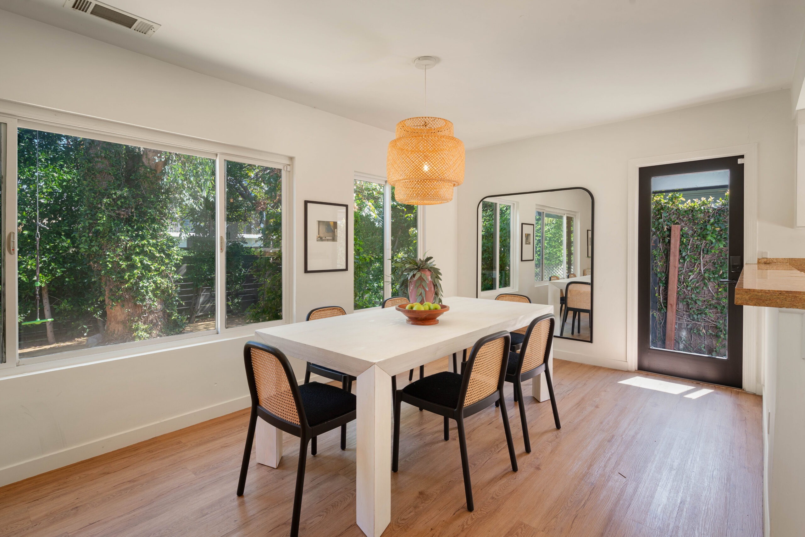 <?php the_title(); ?> - Gallery