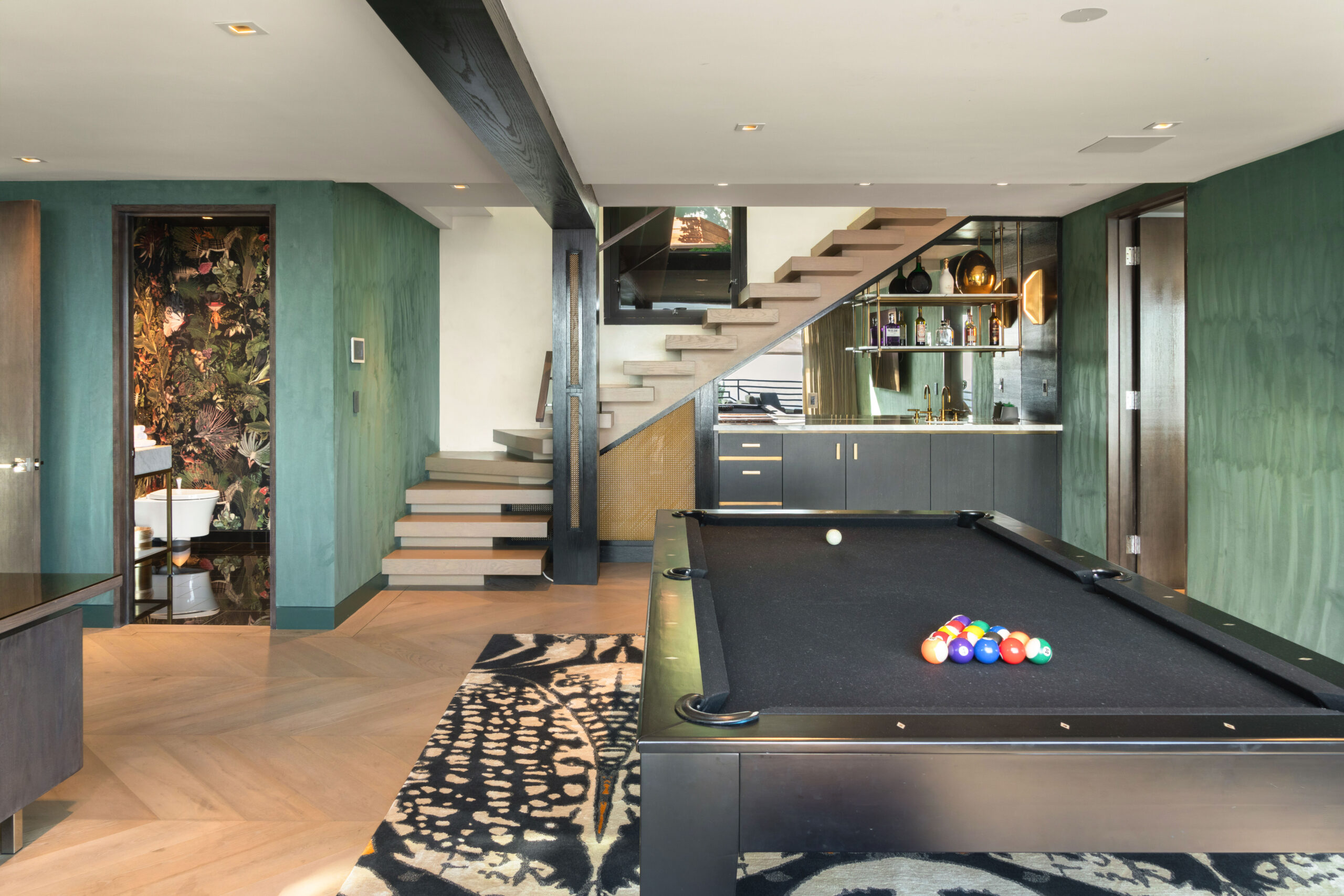 <?php the_title(); ?> - Gallery