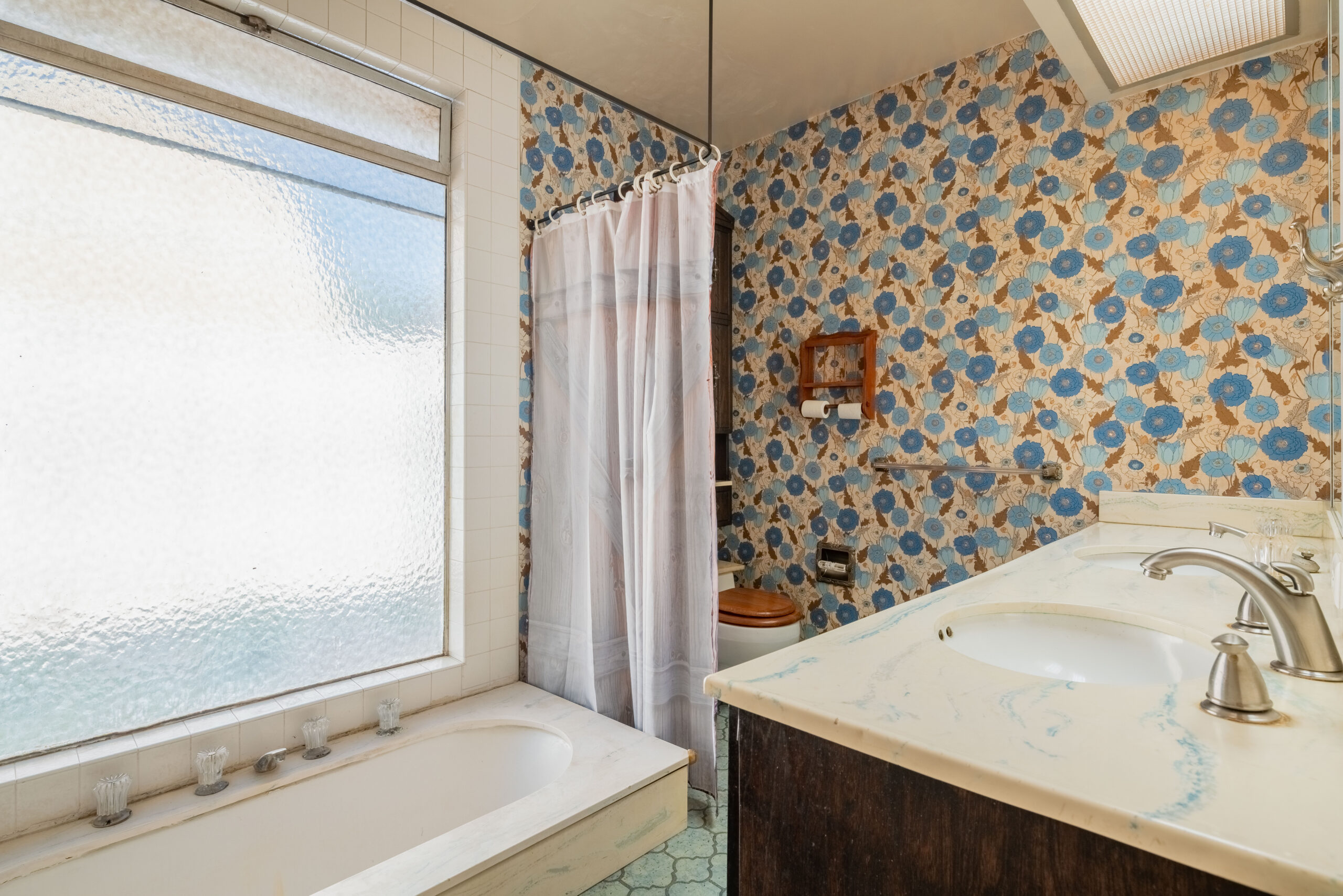 <?php the_title(); ?> - Gallery