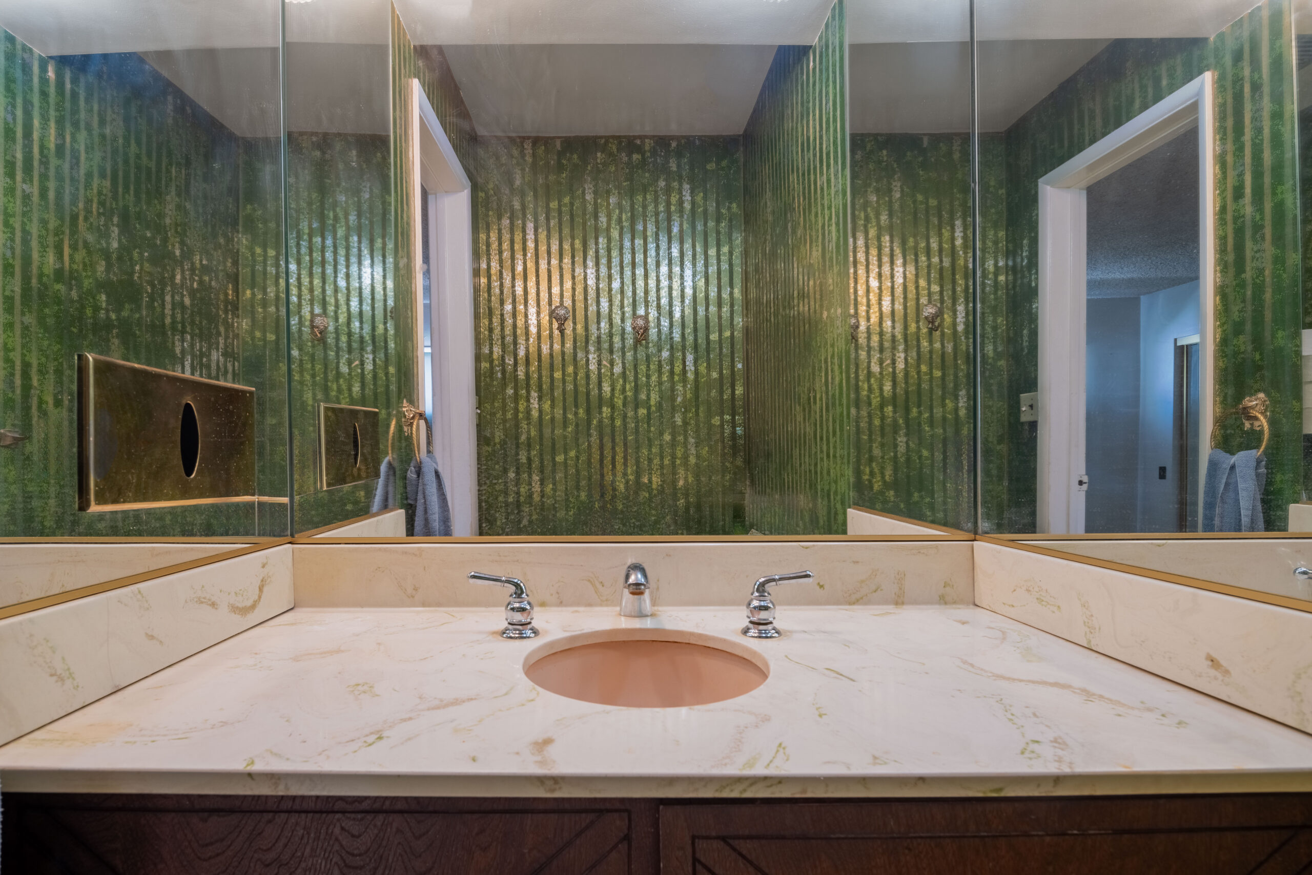 <?php the_title(); ?> - Gallery