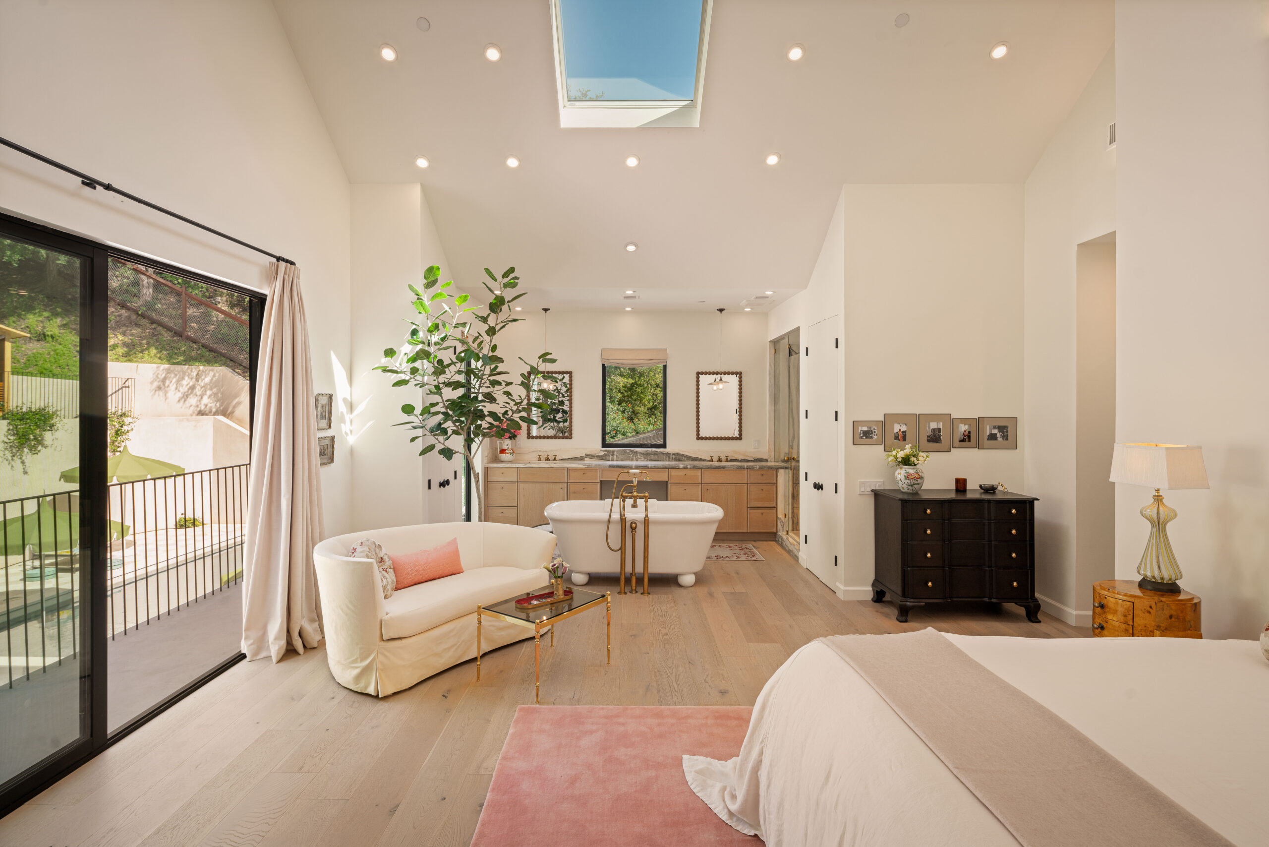 <?php the_title(); ?> - Gallery