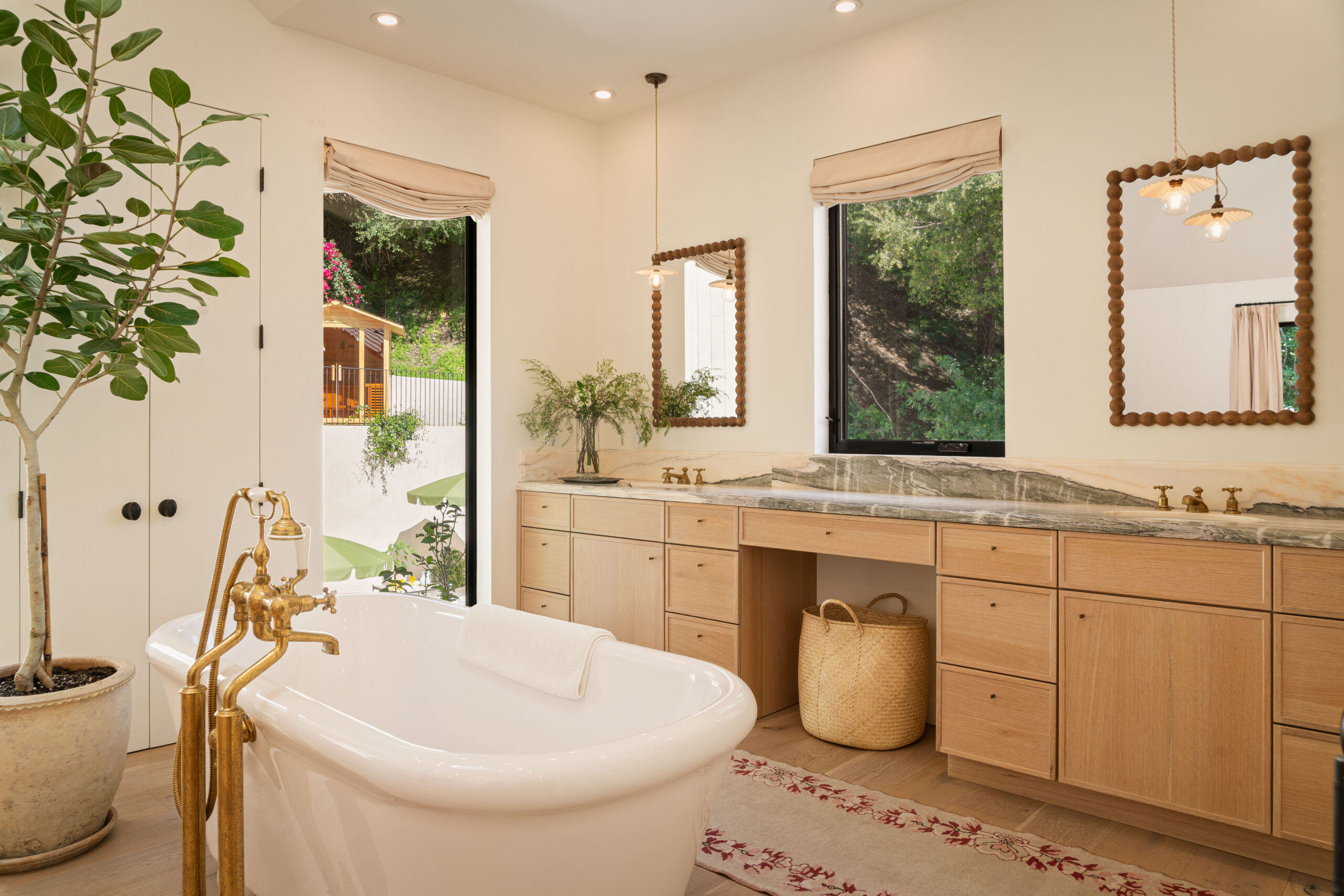 <?php the_title(); ?> - Gallery