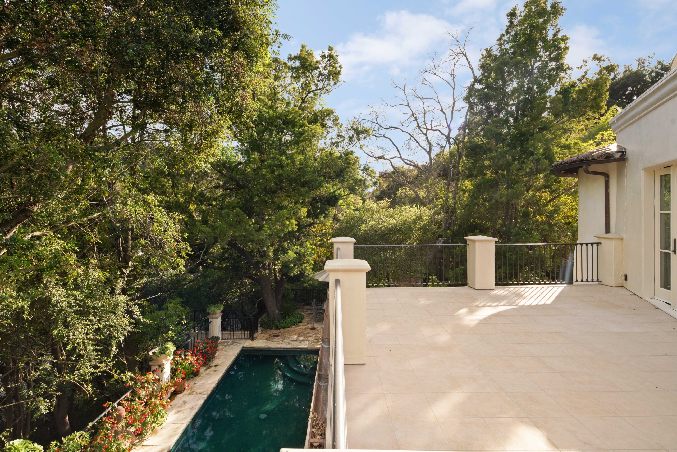 <?php the_title(); ?> - Gallery