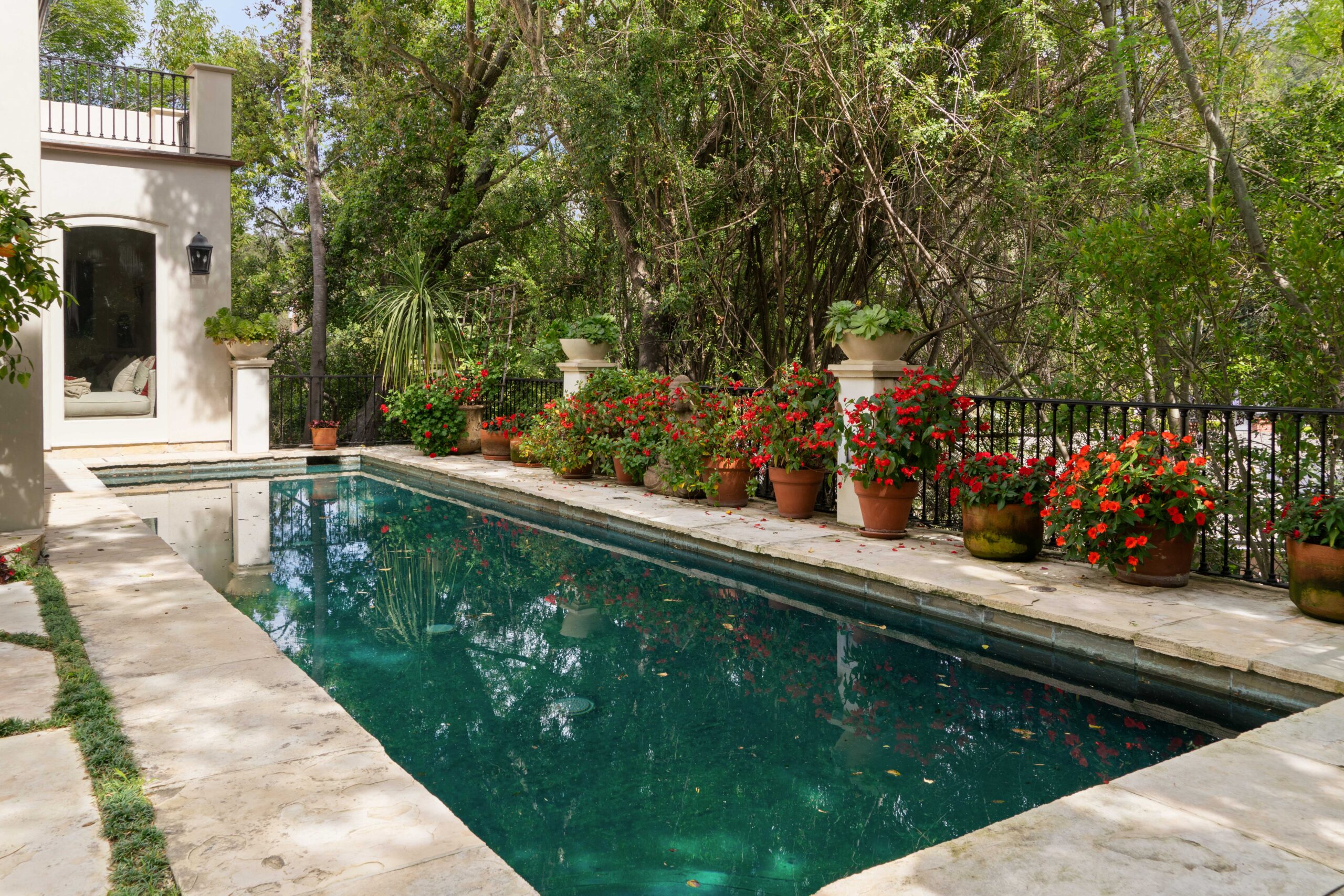 <?php the_title(); ?> - Gallery