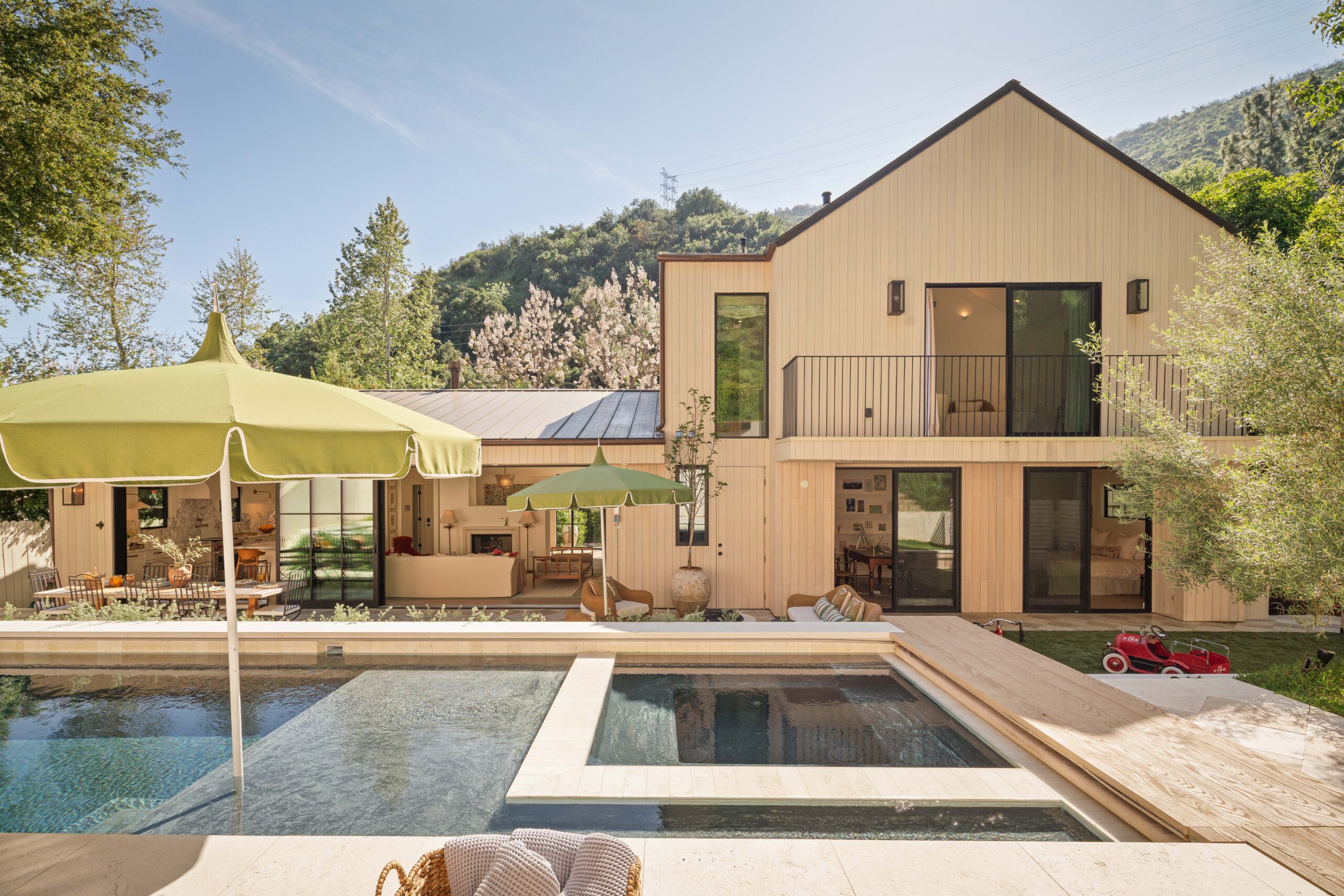 <?php the_title(); ?> - Gallery