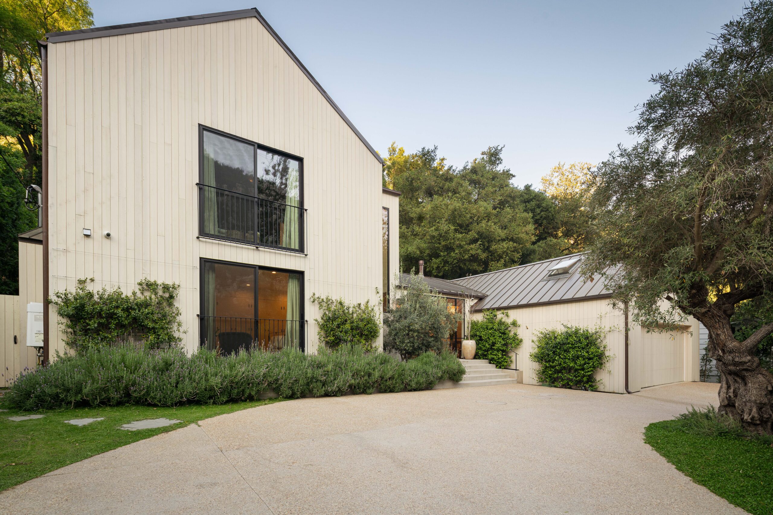 <?php the_title(); ?> - Gallery